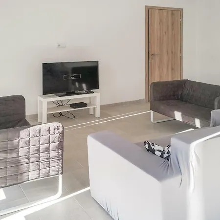 펜션 Six Bedroom Holiday In