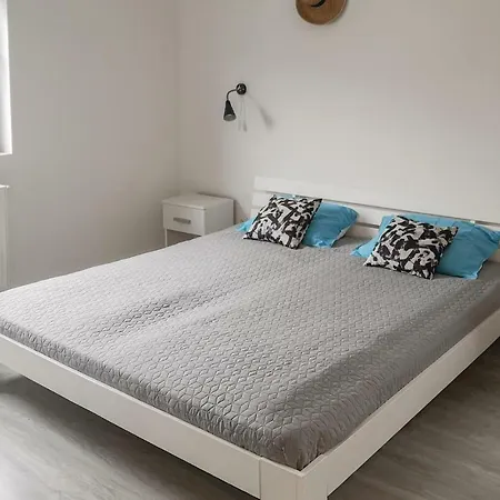 펜션 Six Bedroom Holiday In