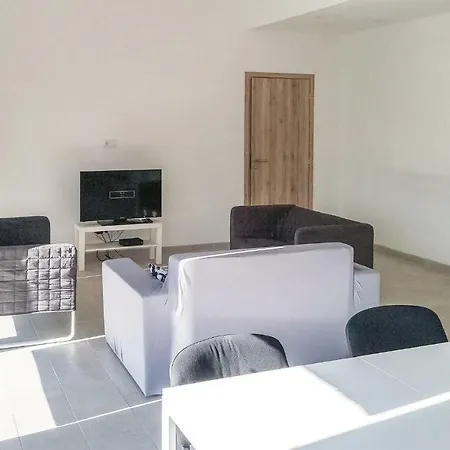 펜션 Six Bedroom Holiday In
