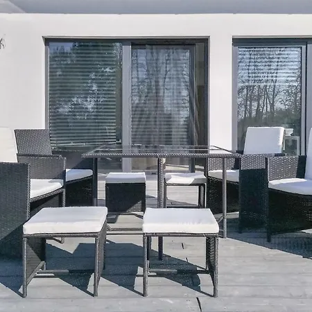 펜션 Six Bedroom Holiday In *